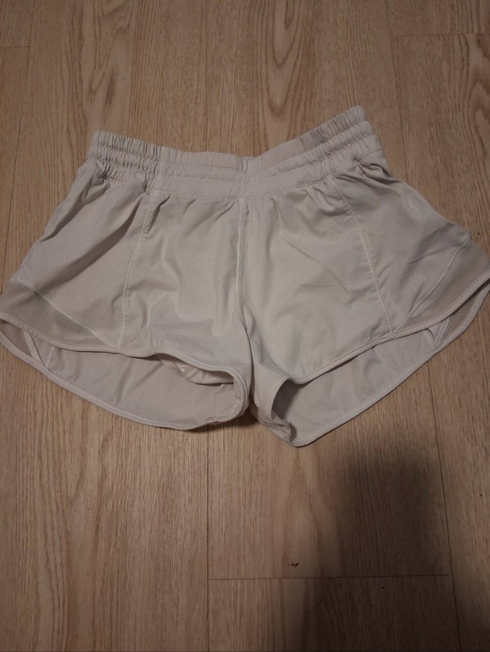 Lululemon Hotty Hots ll low Rise 2.5" Size 4